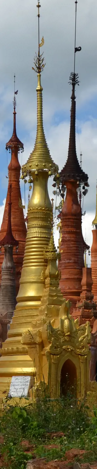 Zwischen den Stupas von Shwe Indein die Zeit vergessen